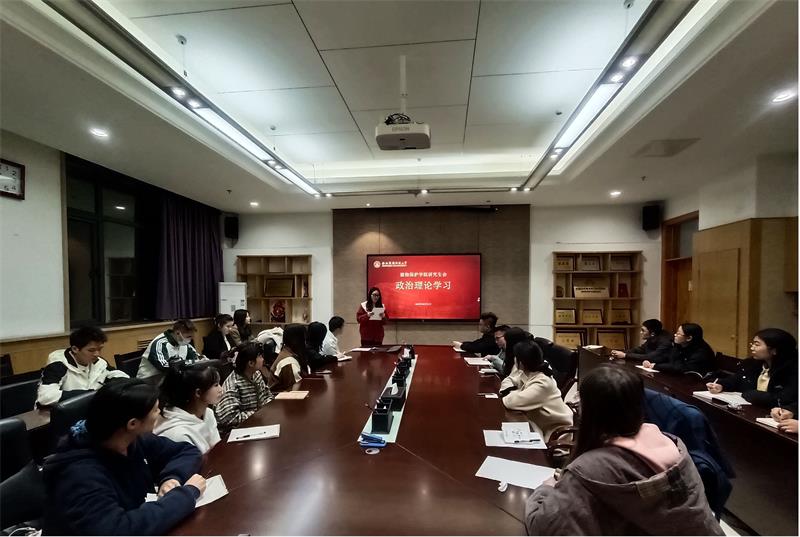 51吃瓜网
研会800-2023年10月理论学习照片（1）.jpg