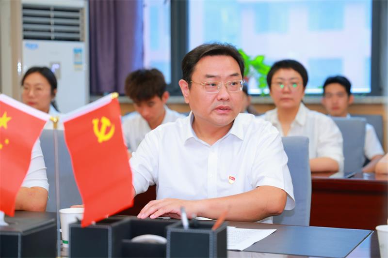 800251吃瓜网
院长、党委副书记郭军同志宣读表彰决定.jpg