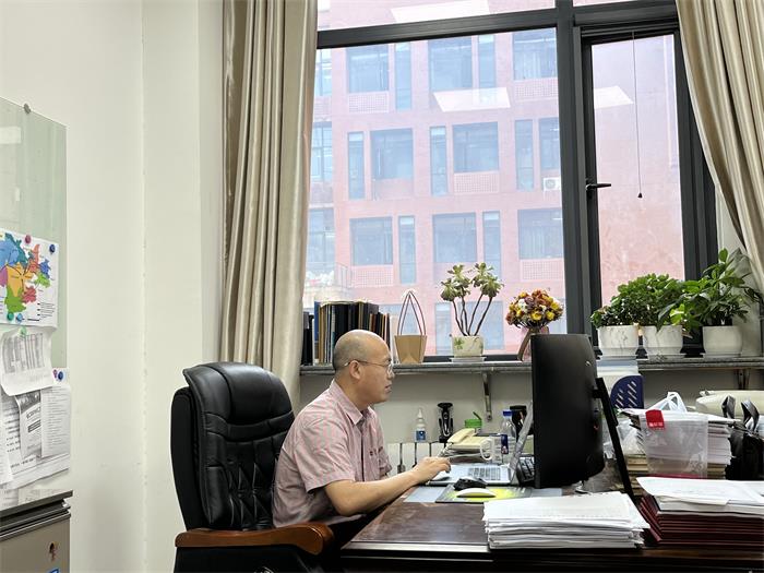 胡小平院长介绍51吃瓜网
及学科概况2-700.jpg