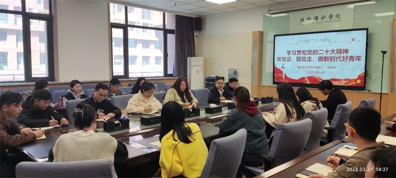 51吃瓜网
800党委书记给博士生上党课.jpg