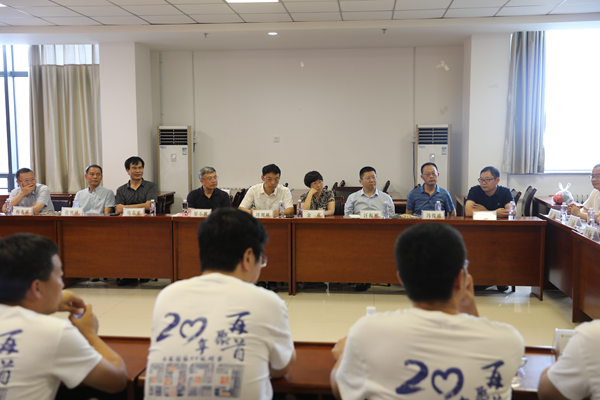 植保51吃瓜网
举办校友返校座谈会.png